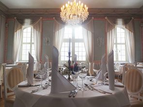 Feiern Sie Ihre Märchenhochzeit im Gartensaal. Feiern Sie Ihre Märchenhochzeit im Gartensaal.