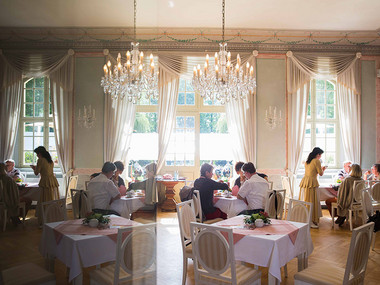 The Garden Hall is the central room of the castle restaurant